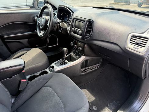 Used 2018 Jeep Compass Sport FWD image 3