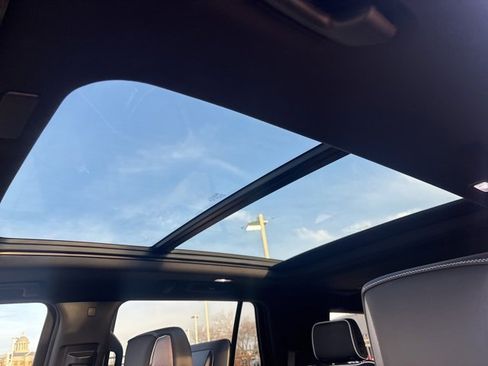 Used 2025 GMC Yukon AT4 Ultimate image 10