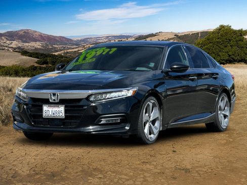 Used 2018 Honda Accord Touring image 8