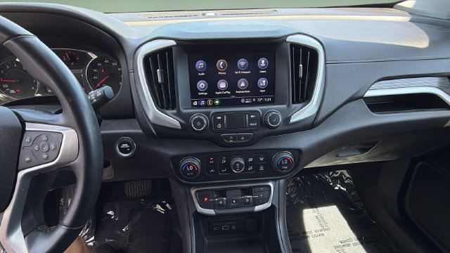 Used 2024 GMC Terrain SLT AWD/4WD image 25