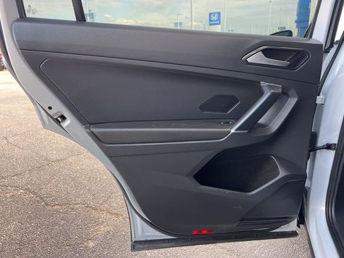 Used 2018 Volkswagen Tiguan SE image 18