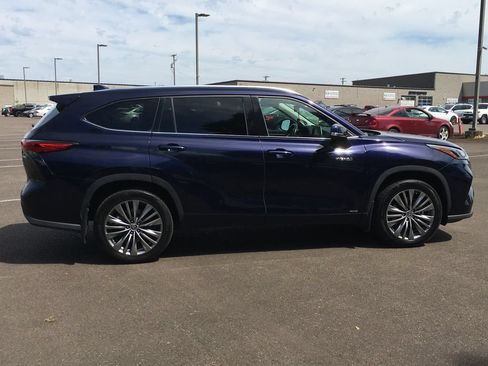Used 2021 Toyota Highlander Platinum AWD/4WD image 9