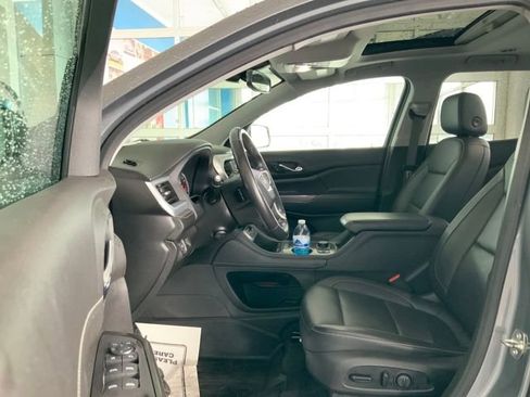 Used 2020 GMC Acadia SLT w/ Premium Package image 15