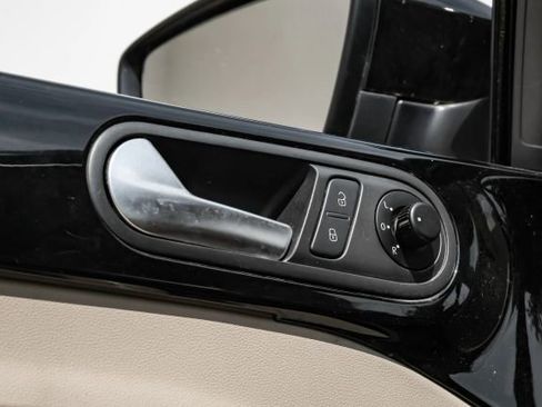 Used 2014 Volkswagen Beetle 1.8T image 36