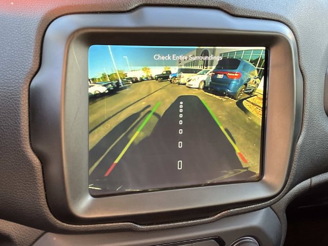 Used 2023 Jeep Renegade Latitude AWD/4WD image 32
