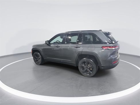 Used 2022 Jeep Grand Cherokee Altitude image 6