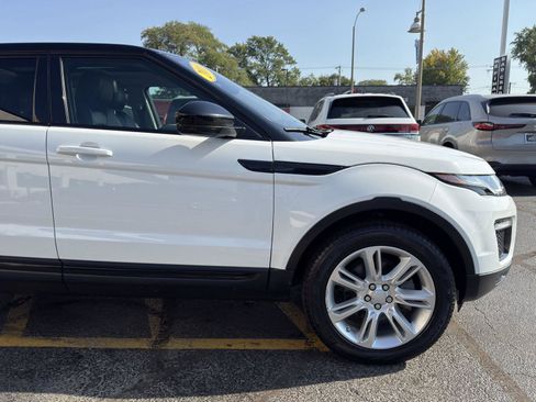 Used 2018 Land Rover Range Rover Evoque SE image 8