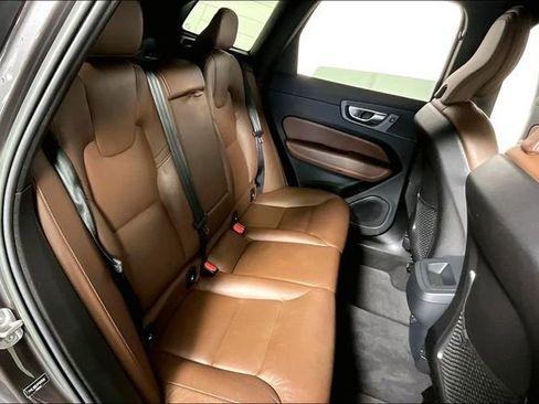Used 2023 Volvo XC60 B5 Plus image 27