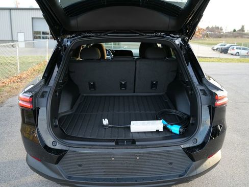 Used 2025 Chevrolet Equinox EV LT image 6