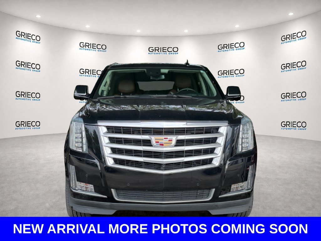 Used 2020 Cadillac Escalade ESV Luxury RWD image 2