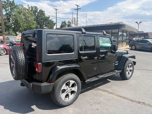 Used 2017 Jeep Wrangler Unlimited Sahara AWD/4WD image 9