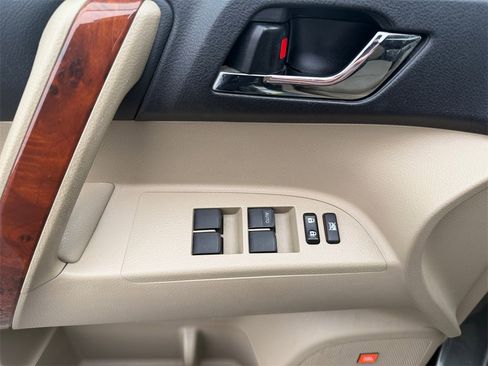 Used 2013 Toyota Highlander Limited image 13