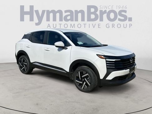 Certified 2025 Nissan Kicks SV image 1