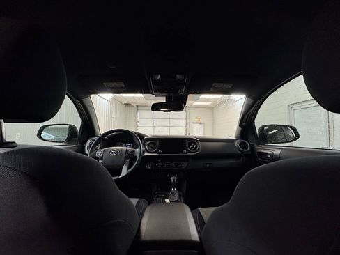 Used 2022 Toyota Tacoma TRD Off-Road image 17