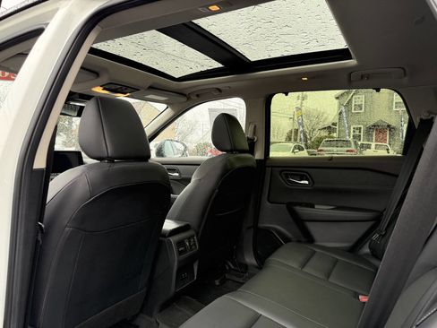 Used 2023 Nissan Rogue SV w/ SV Premium B Package image 21