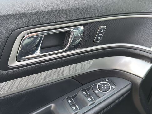 Used 2017 Ford Explorer XLT w/ Equipment Group 202A image 35