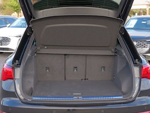 Certified 2025 Audi Q3 2.0T Premium w/ Convenience Package image 32