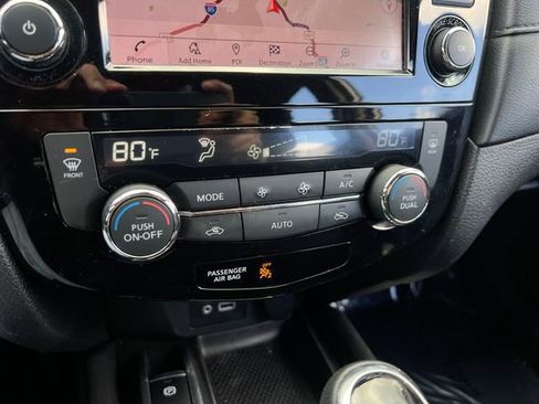 Used 2019 Nissan Rogue SV w/ Premium Package image 25