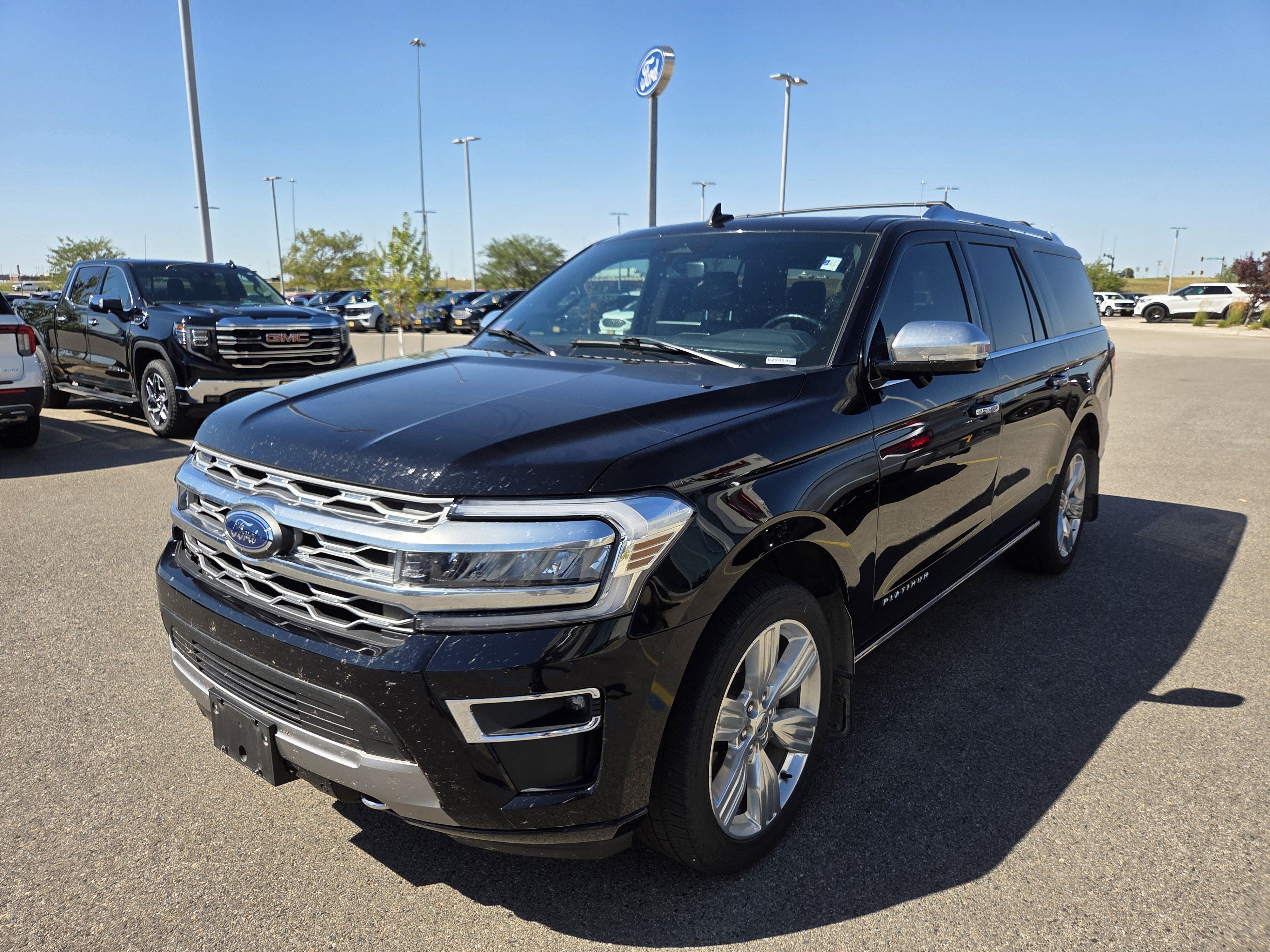 Used 2023 Ford Expedition Max Platinum AWD/4WD image 3