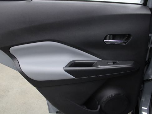 Used 2023 Nissan Kicks SR w/ SR Premium Package image 18