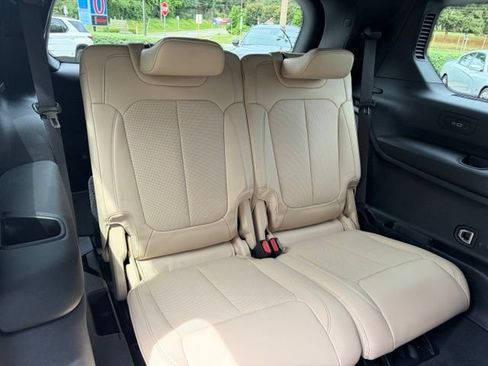 Used 2023 Jeep Grand Cherokee L Limited w/ Luxury Tech Group II AWD/4WD image 34