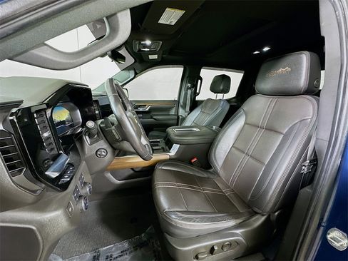 Used 2022 Chevrolet Silverado 1500 High Country w/ High Country Premium Package image 15