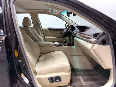 Used 2013 Lexus LS 460 w/ Ultra Luxury Pkg RWD image 18