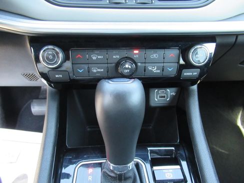 Used 2026 Jeep Compass Limited AWD/4WD image 26