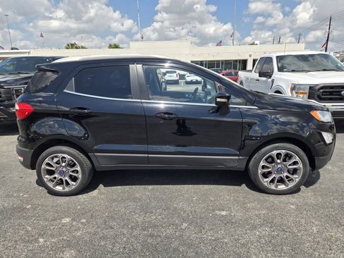 Used 2021 Ford EcoSport Titanium image 4