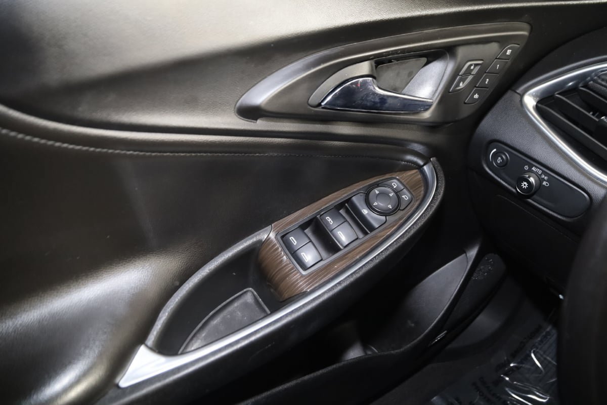 Used 2020 Chevrolet Malibu Premier FWD image 26