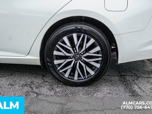 Used 2025 Nissan Altima 2.5 SV FWD image 15