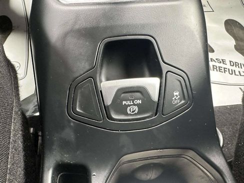 Used 2020 Jeep Renegade Latitude AWD/4WD image 30