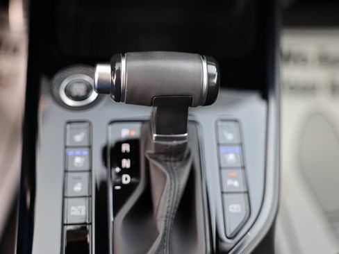 Used 2023 Kia Niro SX Touring image 30