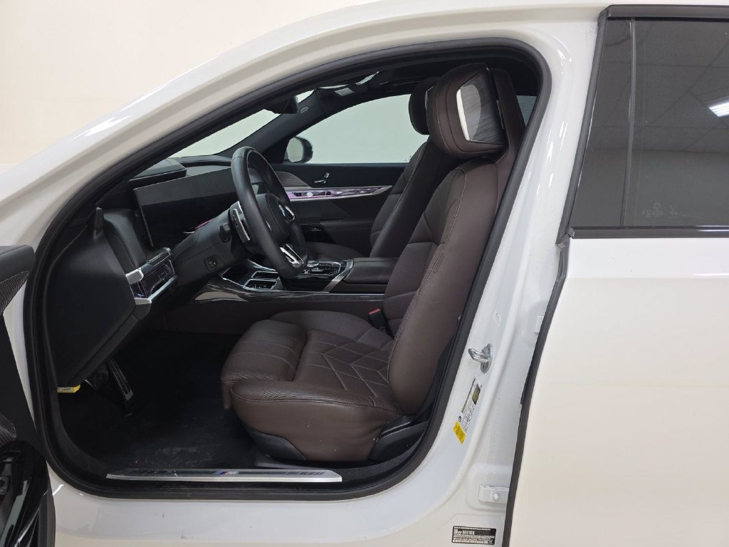 Used 2023 BMW 740i RWD image 4
