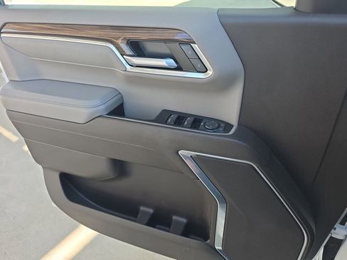 Used 2023 Chevrolet Silverado 1500 LT w/ Convenience Package II image 24