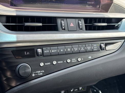 Used 2020 Lexus ES 350 w/ Accessory Package FWD image 16