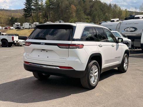 Used 2023 Jeep Grand Cherokee Laredo AWD/4WD image 5