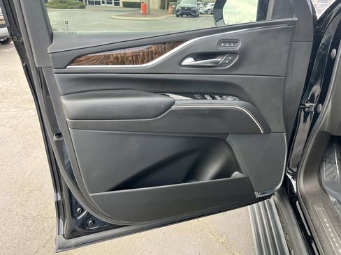 Used 2021 Cadillac Escalade ESV Sport Platinum image 26