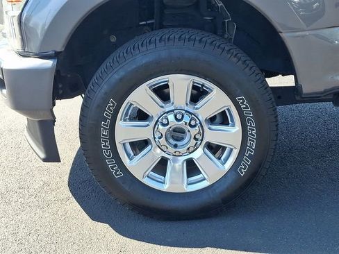 Used 2021 Ford F250 Platinum w/ FX4 Off-Road Package AWD/4WD image 27