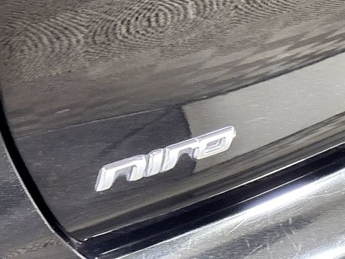 Used 2020 Kia Niro LXS FWD image 24