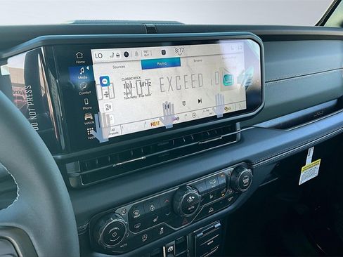 New 2025 Jeep Gladiator Mojave w/ Convenience Group image 7