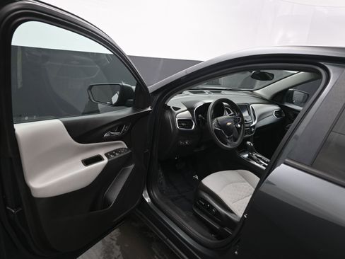 Used 2020 Chevrolet Equinox LS w/ LS Convenience Package image 16