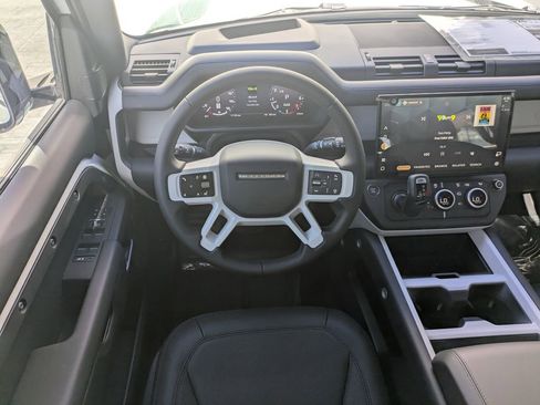 New 2026 Land Rover Defender 110 X-Dynamic SE AWD/4WD image 17