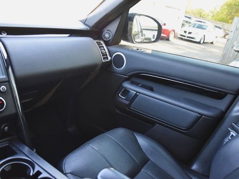 Used 2019 Land Rover Discovery SE AWD/4WD image 19