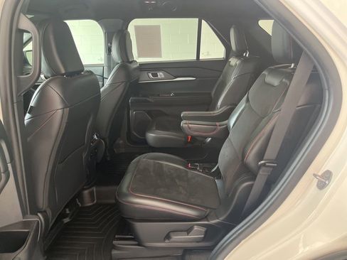 Used 2025 Ford Explorer ST RWD image 27