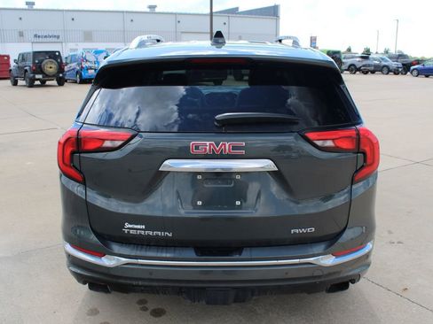 Used 2018 GMC Terrain Denali w/ GMC Pro Grade Package AWD/4WD image 15