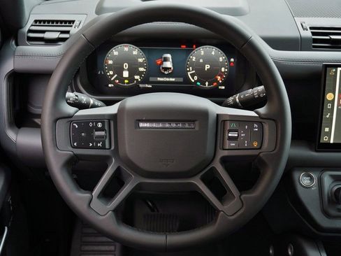 Used 2025 Land Rover Defender 110 X-Dynamic SE AWD/4WD image 18