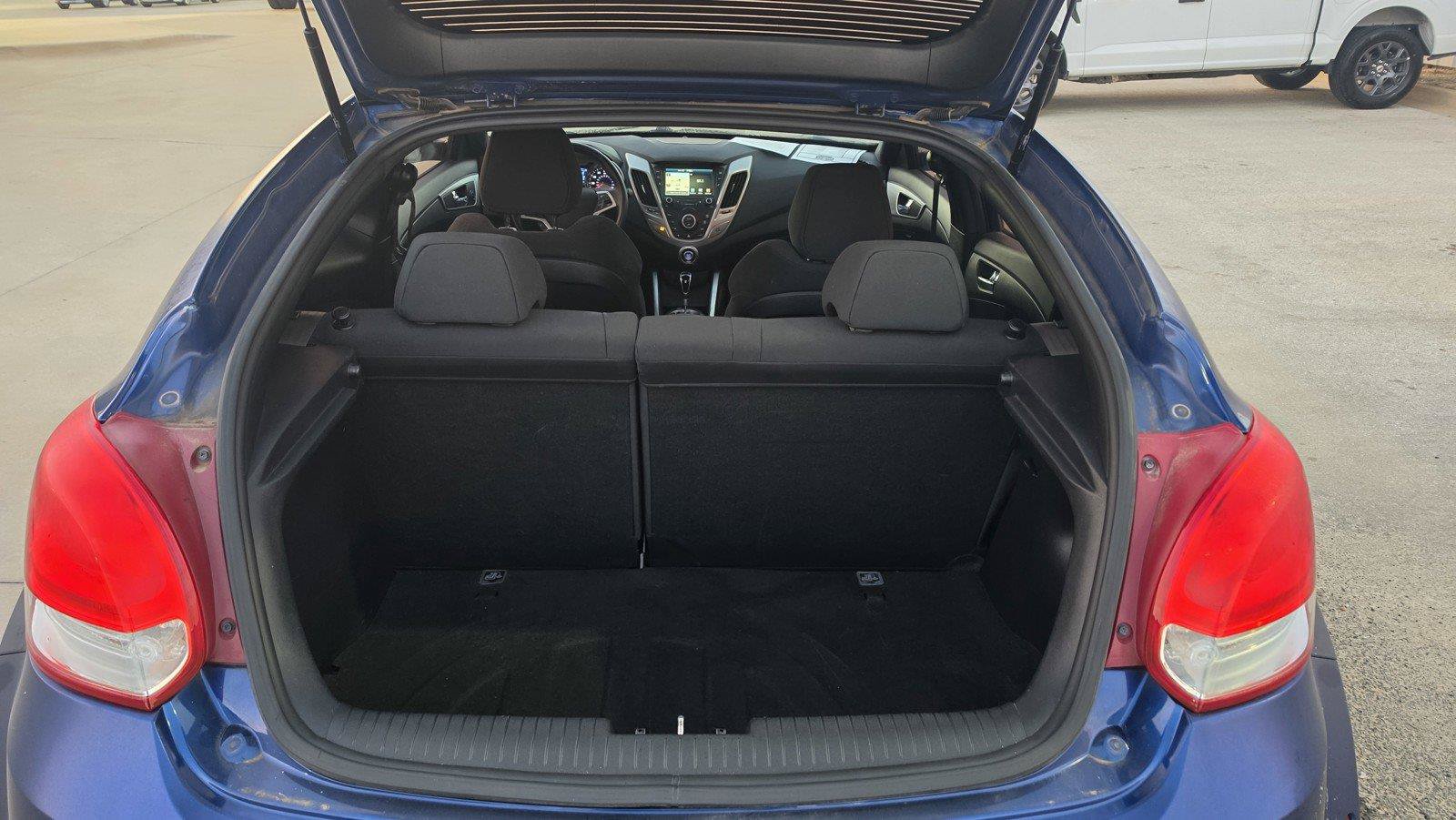 Used 2017 Hyundai Veloster Value Edition FWD image 27