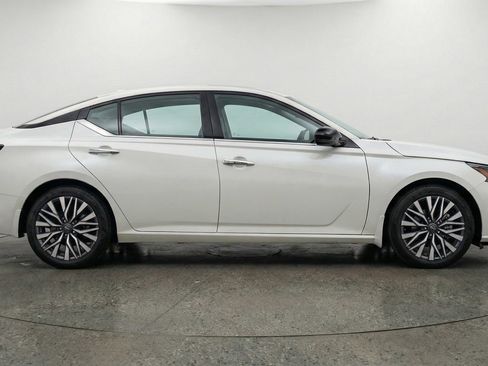 Used 2025 Nissan Altima 2.5 SV image 11