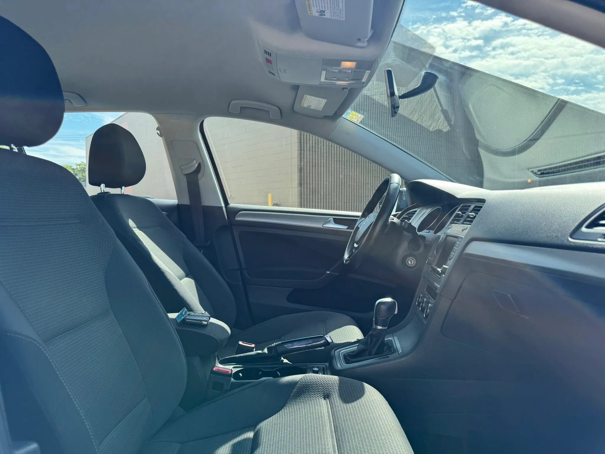 Used 2017 Volkswagen Golf SEL FWD image 24